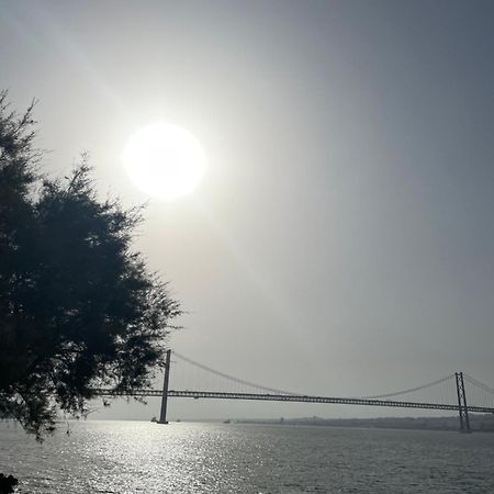 Quarto De Casal Close To Lisbon Flat Equipado アルマダ エクステリア 写真